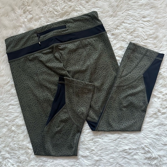Lululemon Leggings Run: Inspire Crop II *Full-On Luxtreme (Mesh) Green Black 6 - Picture 2 of 13